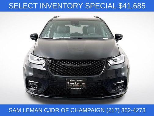 Diamond Black 2026 Chrysler Pacifica Select