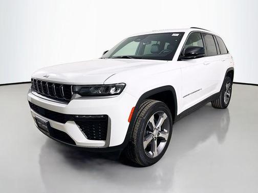 Bright White Clearcoat 2026 Jeep Grand Cherokee Limited