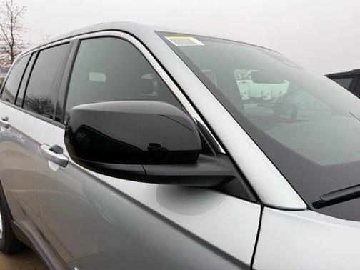Silver Zynith 2025 Jeep Grand Cherokee Laredo X