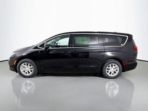 Diamond Black 2026 Chrysler Pacifica Select