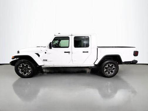 Bright White Clearcoat 2026 Jeep Gladiator Sport