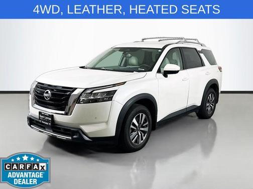 White 2022 Nissan Pathfinder SL