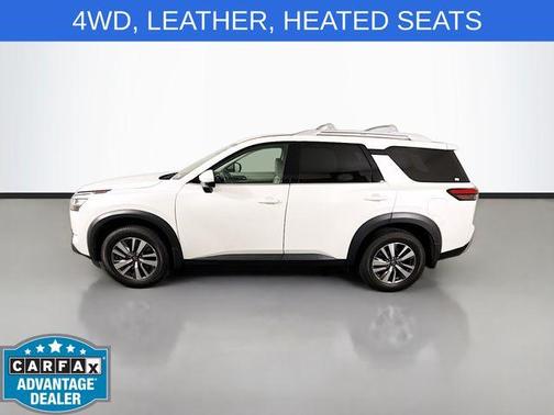 White 2022 Nissan Pathfinder SL