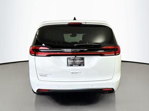 Bright White Clearcoat 2027 Chrysler Pacifica SELECT