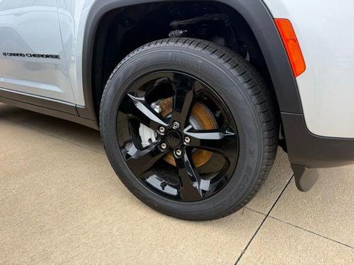 Silver Zynith 2025 Jeep Grand Cherokee Limited