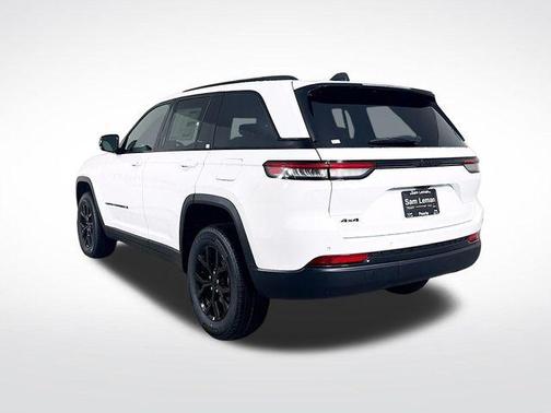 Bright White Clearcoat 2025 Jeep Grand Cherokee Laredo