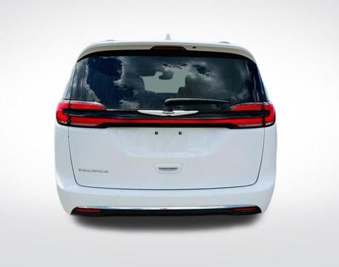 2022 Chrysler Pacifica Touring-L