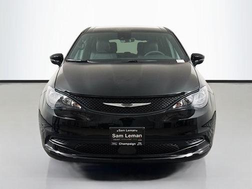 Diamond Black 2026 Chrysler Voyager LX