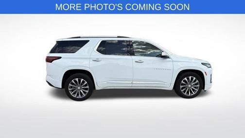 Summit White 2023 Chevrolet Traverse Premier