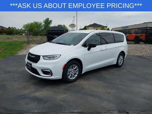 2025 Chrysler Pacifica Select