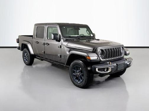Granite Crystal Clearcoat Metallic 2026 Jeep Gladiator 85th Anniversary Edition