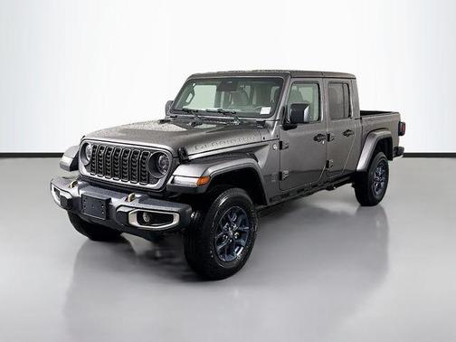Granite Crystal Clearcoat Metallic 2026 Jeep Gladiator 85th Anniversary Edition