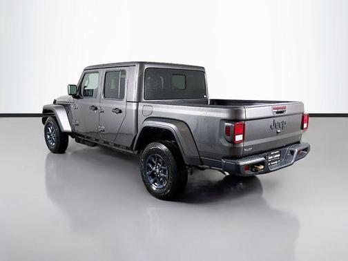 Granite Crystal Clearcoat Metallic 2026 Jeep Gladiator 85th Anniversary Edition