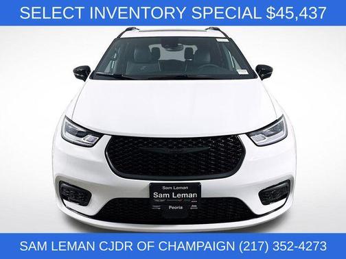 Bright White Clearcoat 2026 Chrysler Pacifica Limited