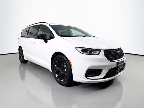 Bright White Clearcoat 2026 Chrysler Pacifica Limited