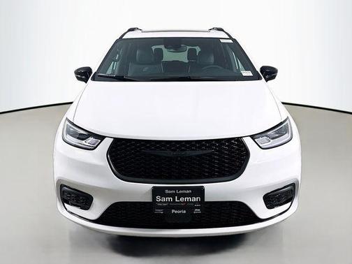 Bright White Clearcoat 2026 Chrysler Pacifica Limited