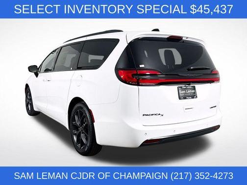 Bright White Clearcoat 2026 Chrysler Pacifica Limited