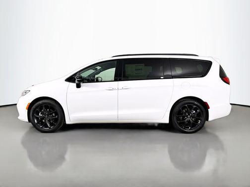 Bright White Clearcoat 2026 Chrysler Pacifica Limited