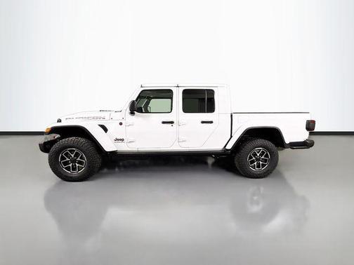 Bright White Clearcoat 2026 Jeep Gladiator Rubicon