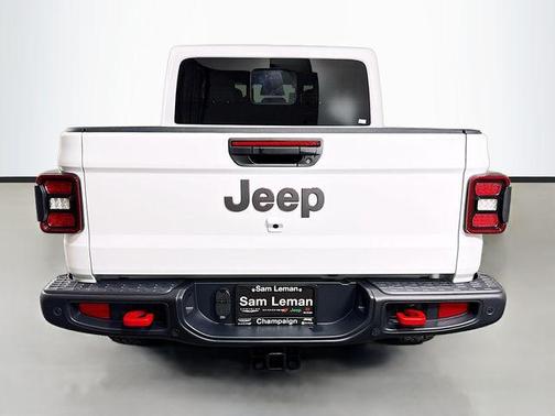 Bright White Clearcoat 2026 Jeep Gladiator Rubicon