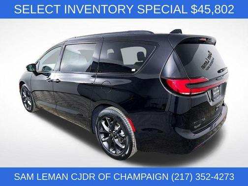 Diamond Black 2026 Chrysler Pacifica Limited