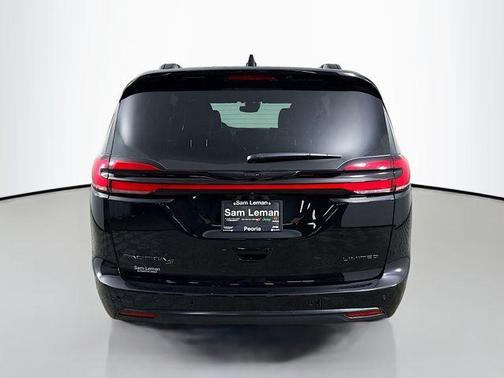 Diamond Black 2026 Chrysler Pacifica Limited