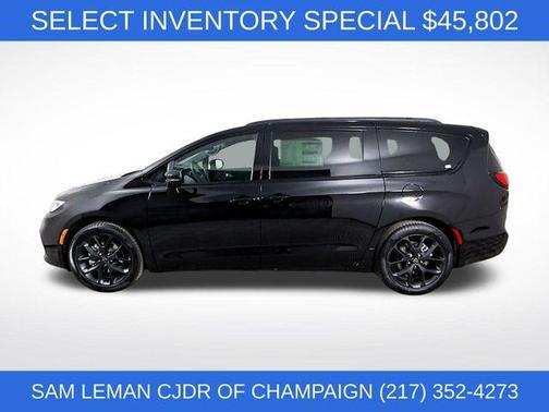 Diamond Black 2026 Chrysler Pacifica Limited