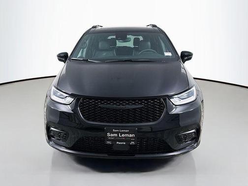Diamond Black 2026 Chrysler Pacifica Limited