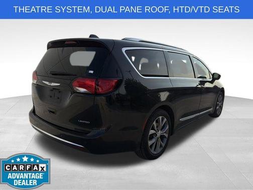Brilliant Black Crystal Pearlcoat 2020 Chrysler Pacifica Limited