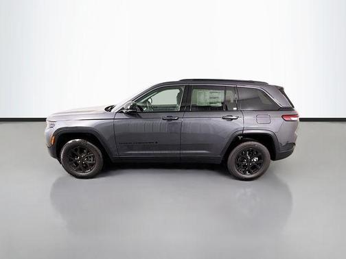 Metallic 2026 Jeep Grand Cherokee Laredo