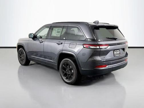 Metallic 2026 Jeep Grand Cherokee Laredo