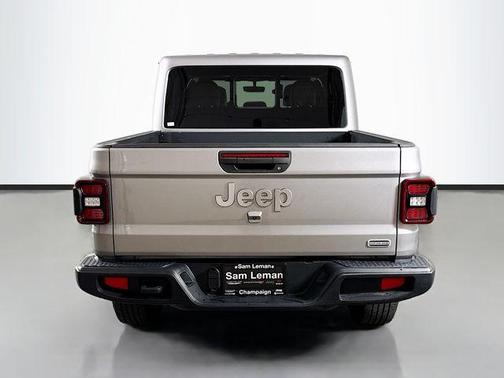 Billet Silver Metallic Clearcoat 2020 Jeep Gladiator Overland