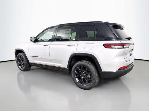 Silver Zynith 2025 Jeep Grand Cherokee Limited