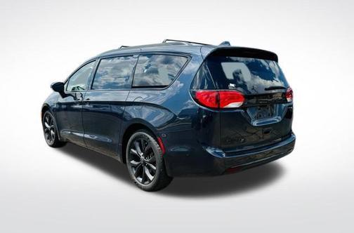 2020 Chrysler Pacifica Touring-L Plus