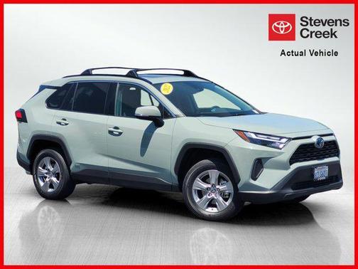 2022 Toyota RAV4 Hybrid XLE