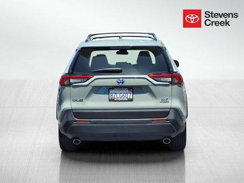 2022 Toyota RAV4 Hybrid XLE