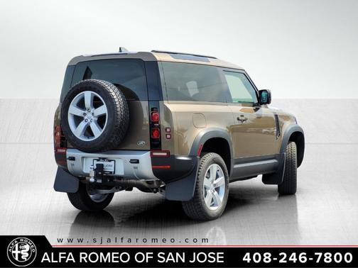 2023 Land Rover Defender SE