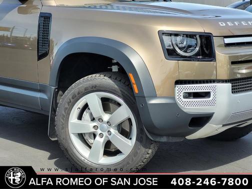 2023 Land Rover Defender SE