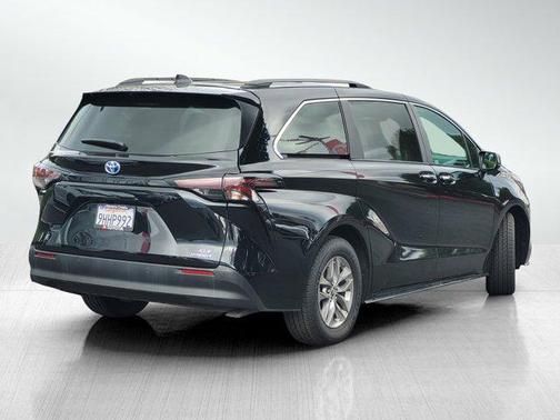 2024 Toyota Sienna XLE 8 Passenger