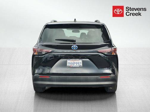 2024 Toyota Sienna XLE 8 Passenger