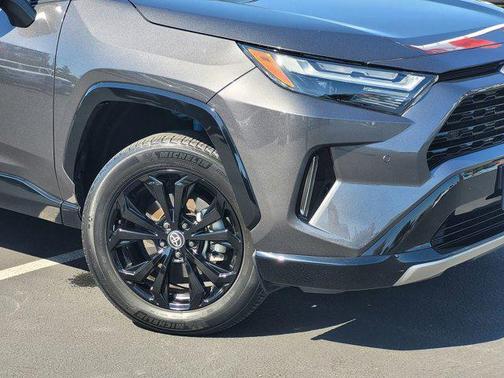 2022 Toyota RAV4 Hybrid SE