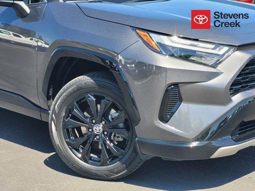 2022 Toyota RAV4 Hybrid SE