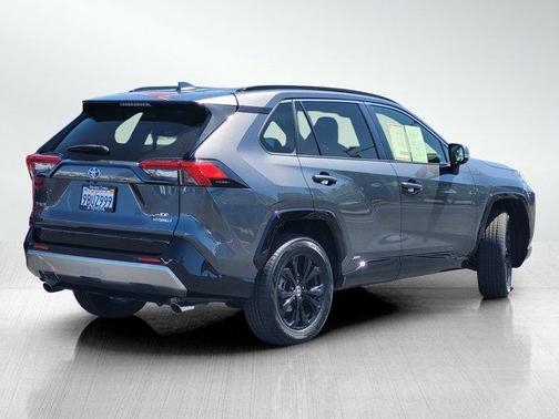 2022 Toyota RAV4 Hybrid SE