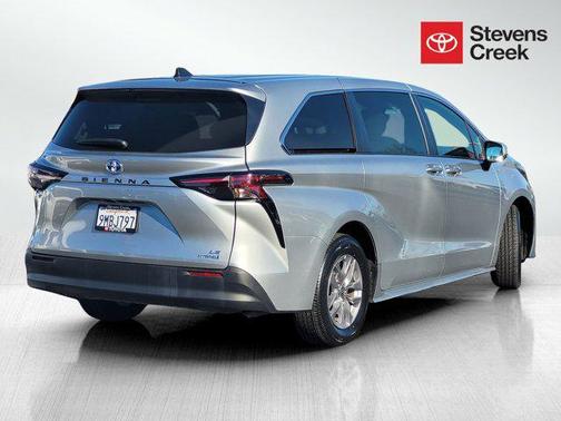 2024 Toyota Sienna LE