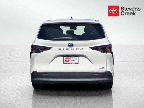 2024 Toyota Sienna LE