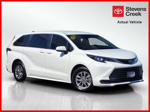 2024 Toyota Sienna LE