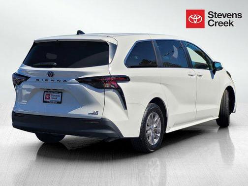 2024 Toyota Sienna LE
