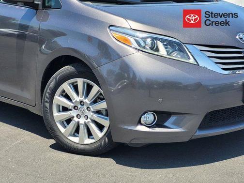 2017 Toyota Sienna XLE
