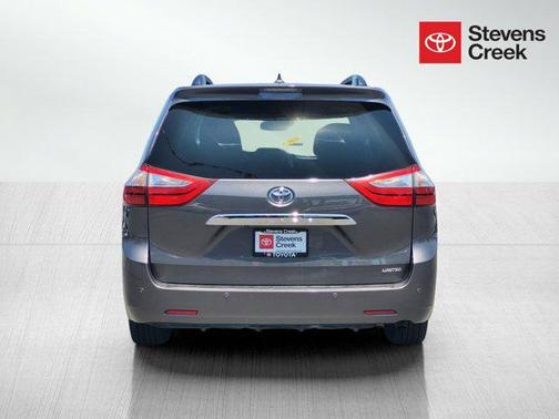 2017 Toyota Sienna XLE