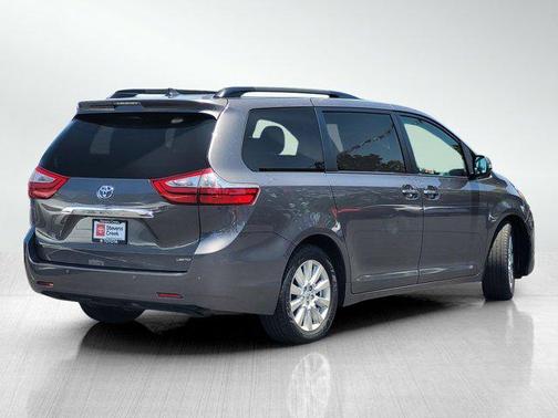 2017 Toyota Sienna XLE